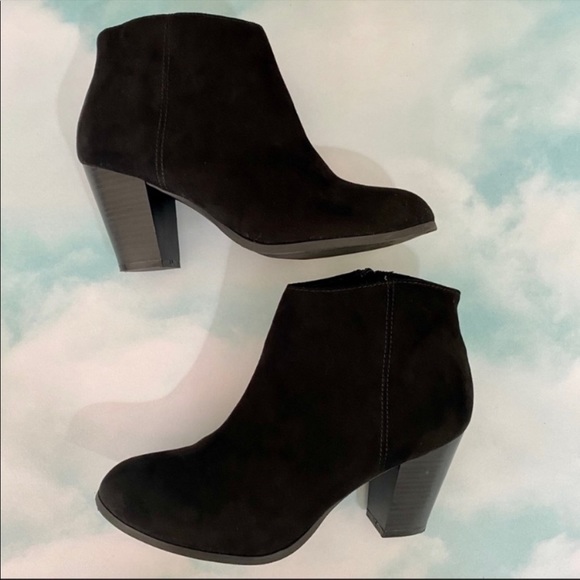 Black Chunky-heeled Booties - Picture 4 of 8